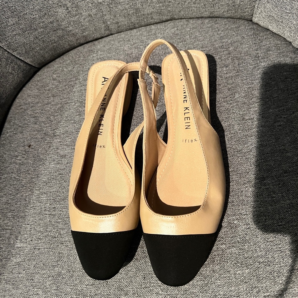 Anne Klein Women's Beige and Black Slingback Shoes Flats 8.5 8.5M
